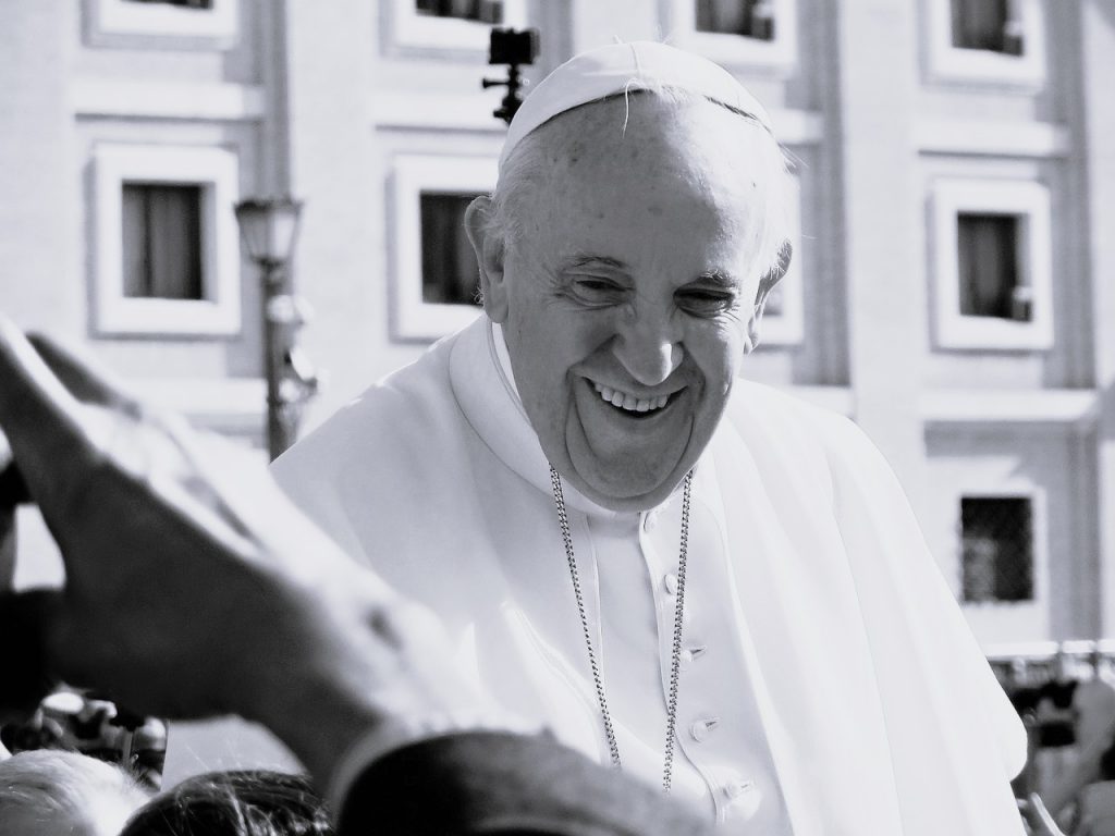 Em decisão histórica, Papa Francisco permite benção a casais do mesmo sexo  - Revista Poder