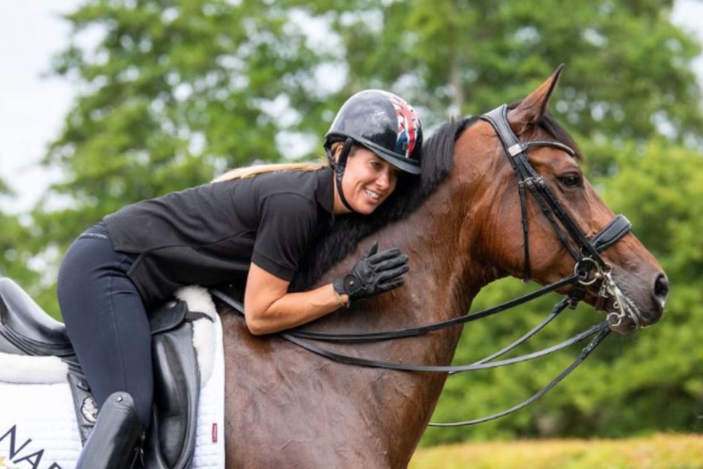 Charlotte Dujardin desiste das Olimpíadas após vídeo de maus-tratos