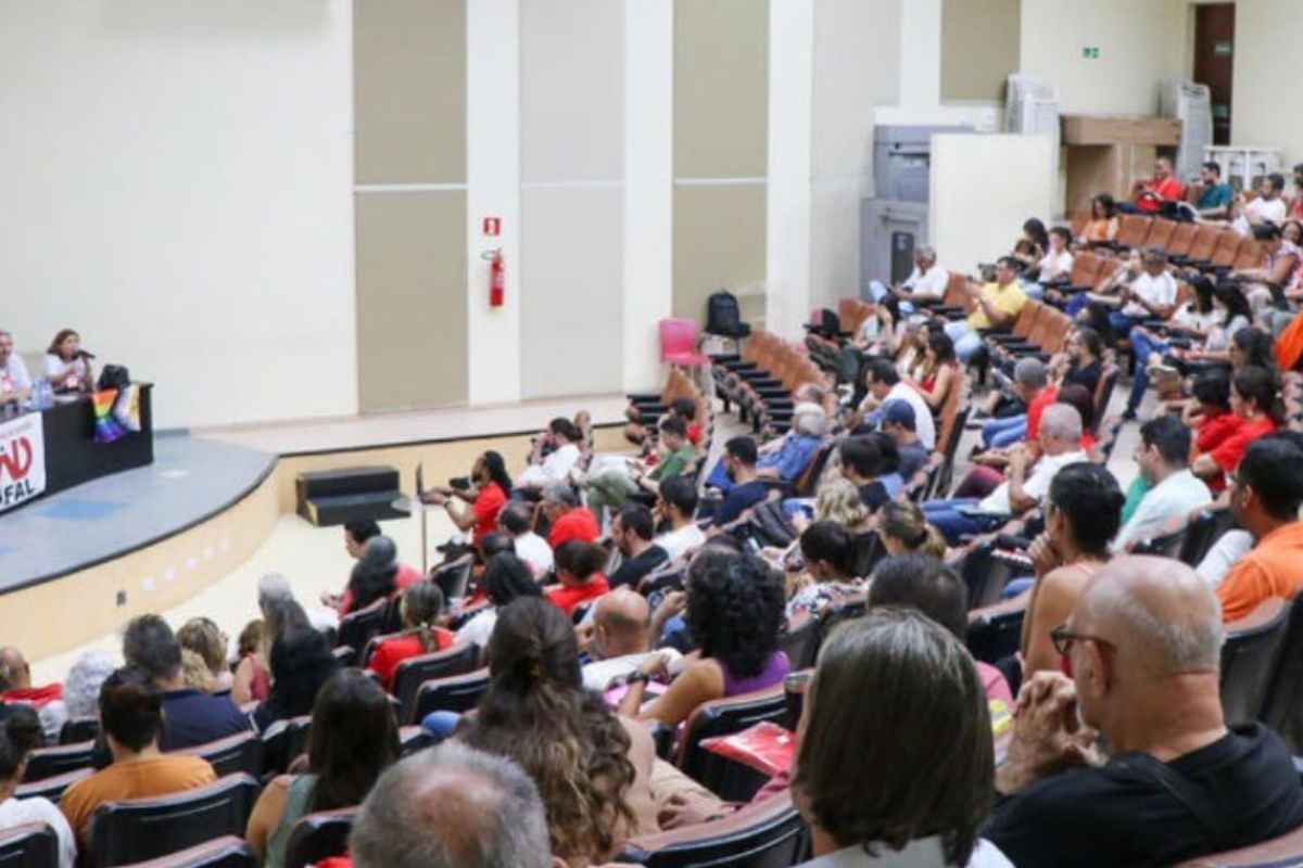 Professores da rede municipal de Teresina suspendem greve