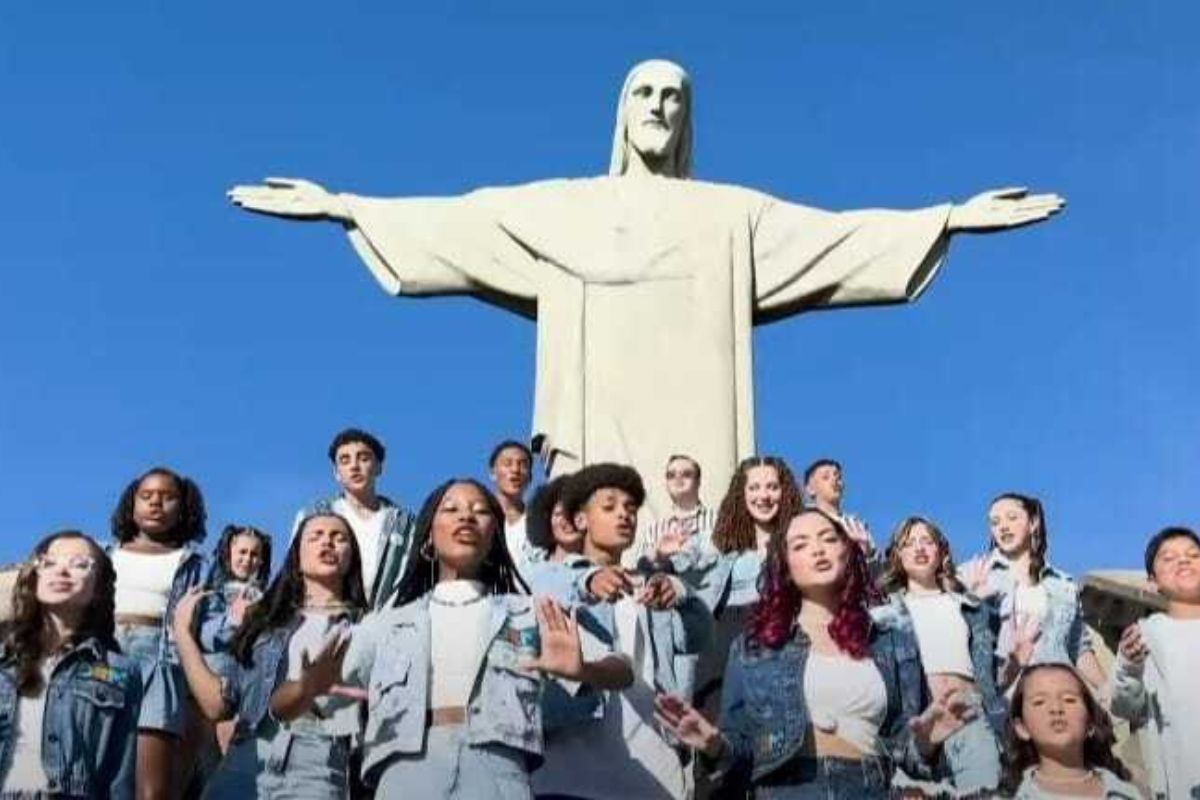 Escola de Música Cristo Redentor lança clipe emocionante no Corcovado