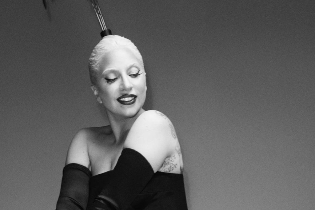 Lady Gaga mostra um pouco do novo álbum em Paris; ouça