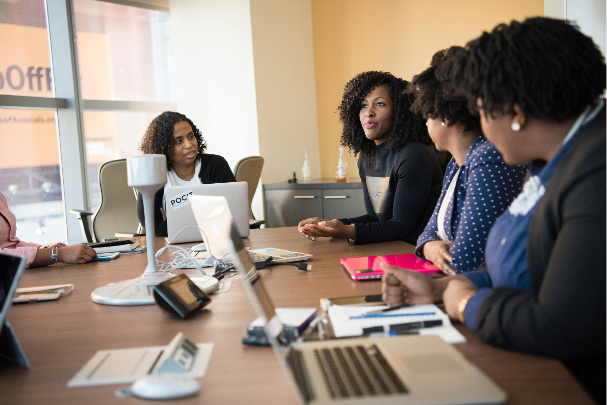 Estudo revela que liderança feminina em empresas diminui