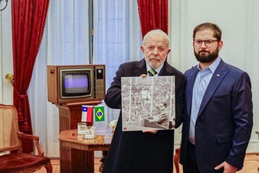 Lula se junta com presidente do Chile no Palácio de La Moneda