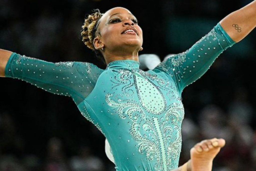 Rebeca conquista ouro no solo e se torna maior medalhista do Brasil