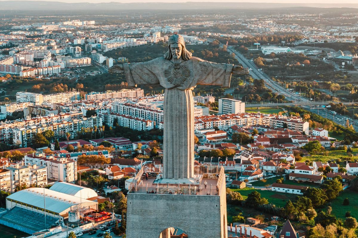 Brasileira desaparece durante jantar em Portugal; Entenda