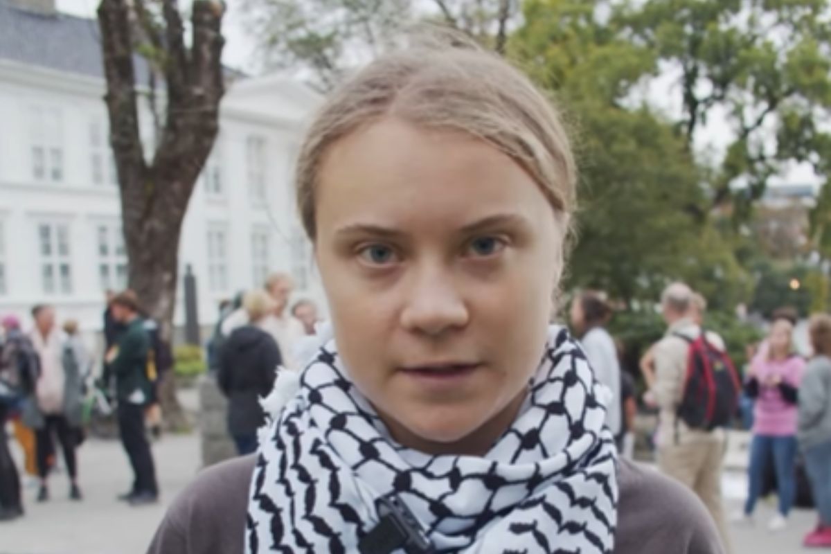 Polícia detém Greta Thunberg em protesto pró Palestina; Confira