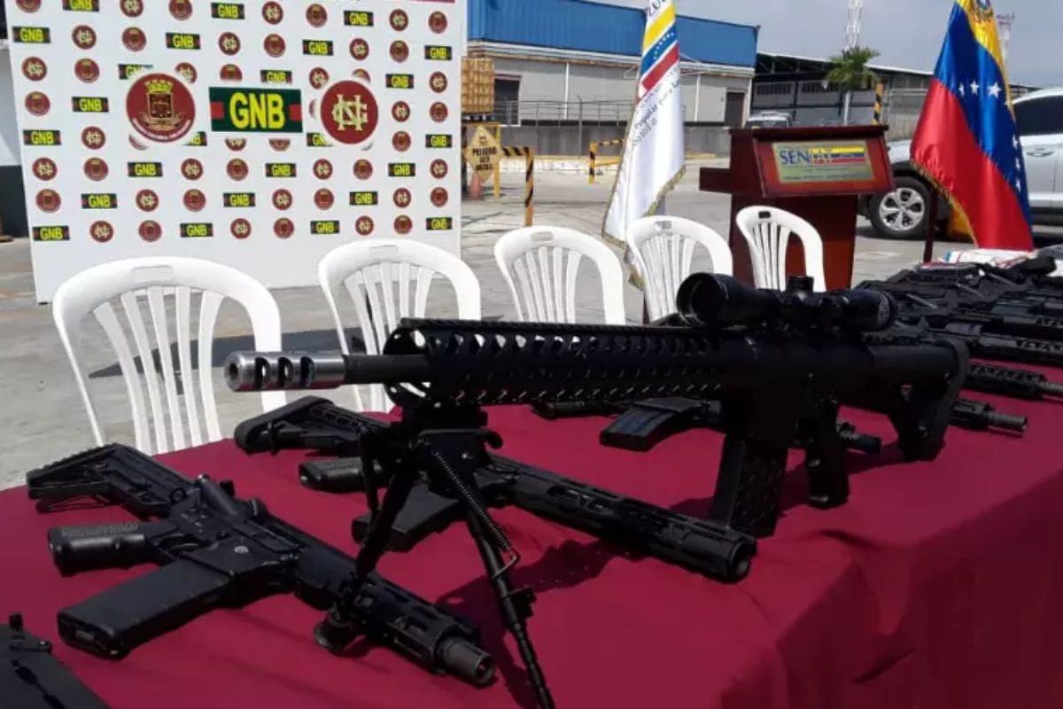 rifles americanos apreendidos na Venezuela