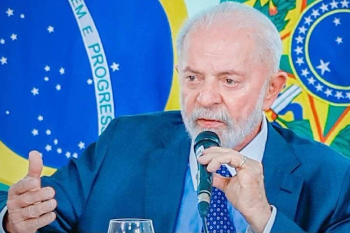 Lula pousa em Brasília após problema com aeronave