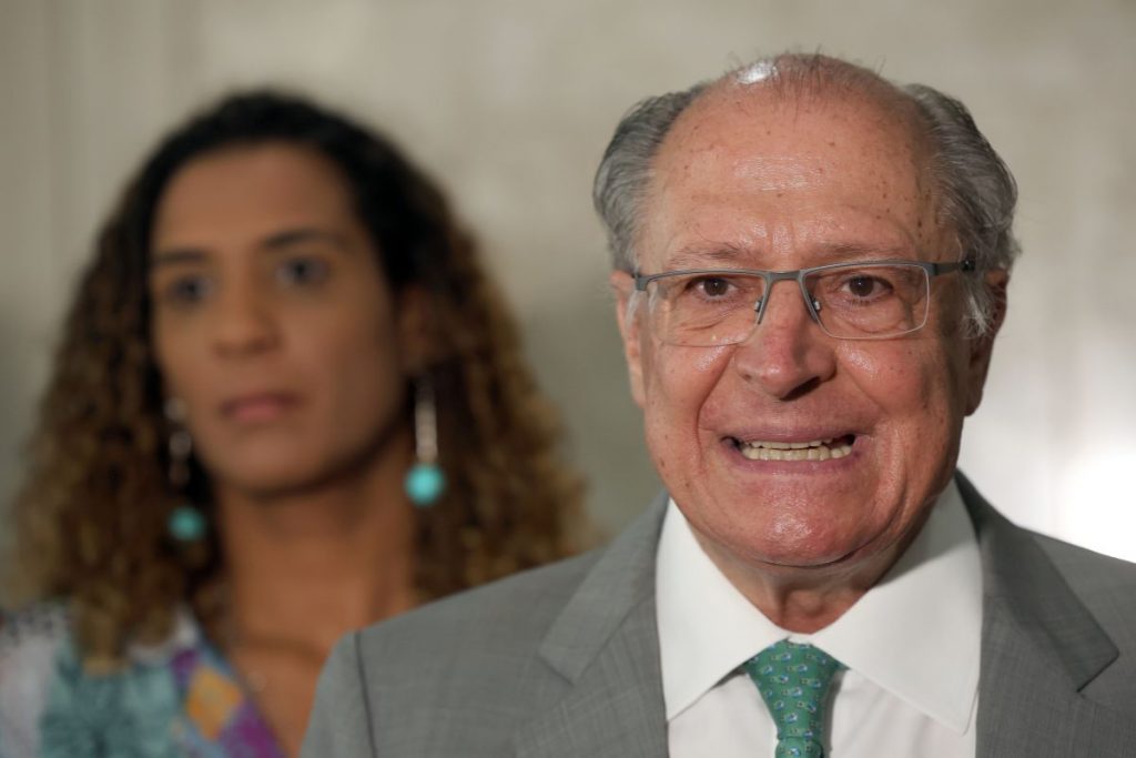 Alckmin pede investigação rigorosa e imediata sobre explosões no STF