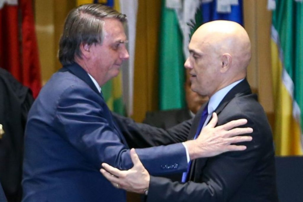 Indiciamento de Bolsonaro pela Polícia Federal gera críticas e questionamentos sobre atuação de Alexandre de Moraes