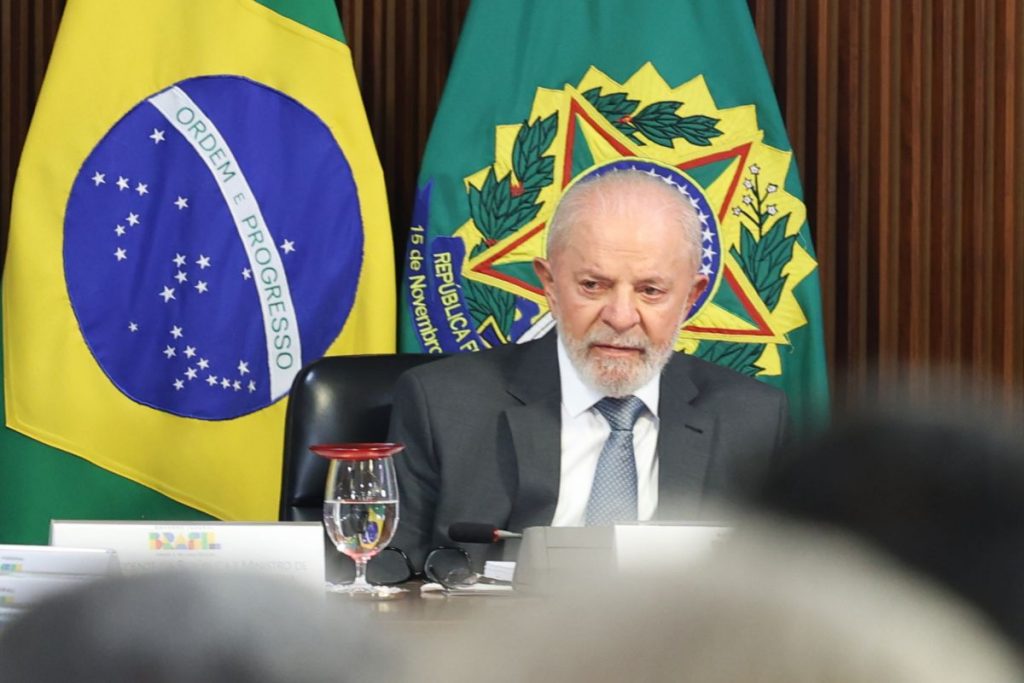 Preocupado com desempenho, Lula exige engajamento dos ministros