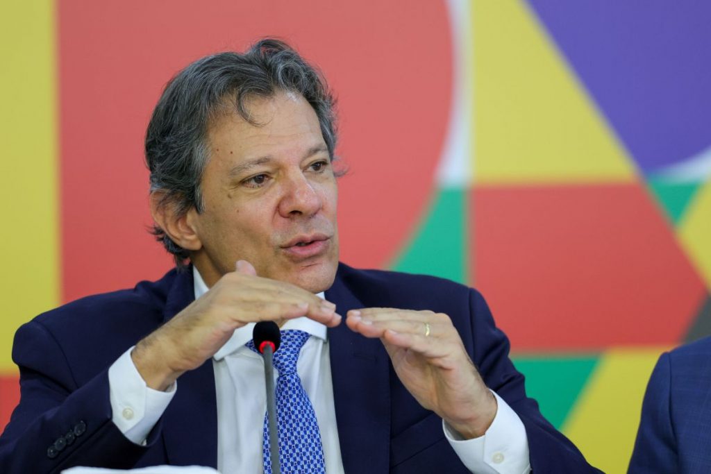 Tabela do IR só será alterada em 2026 e causa impacto zero, afirma Haddad