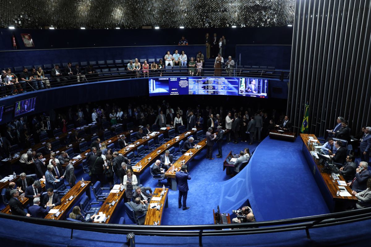 Com mudanças no "imposto do pecado", Senado dá passo decisivo na reforma tributária