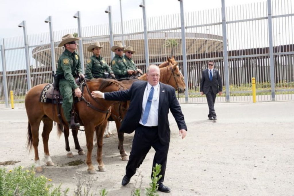 Governo Trump inicia deportação em massa; número de imigrantes removidos já passa de 500