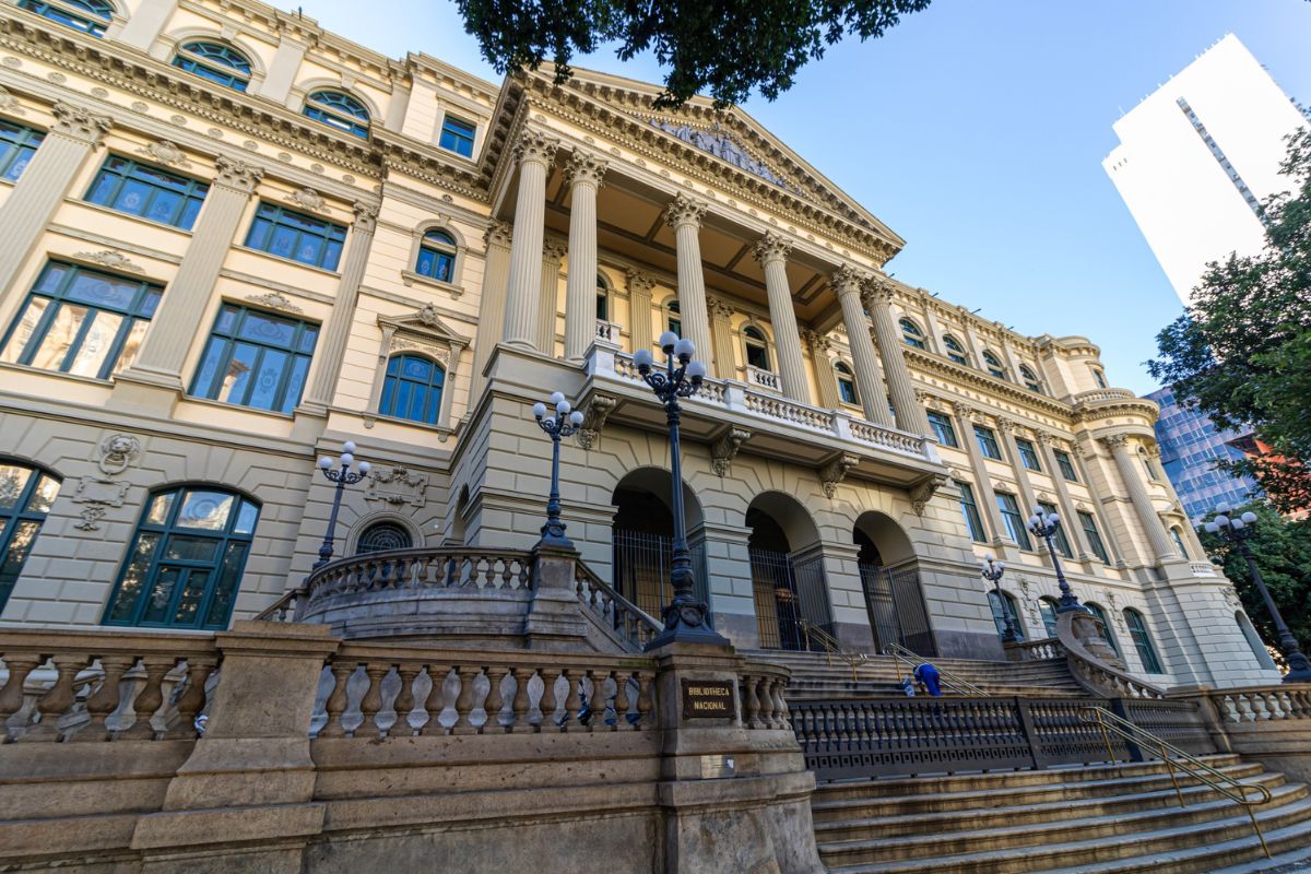 Biblioteca Nacional presenteia cariocas com dois mil livros nesta sexta-feira